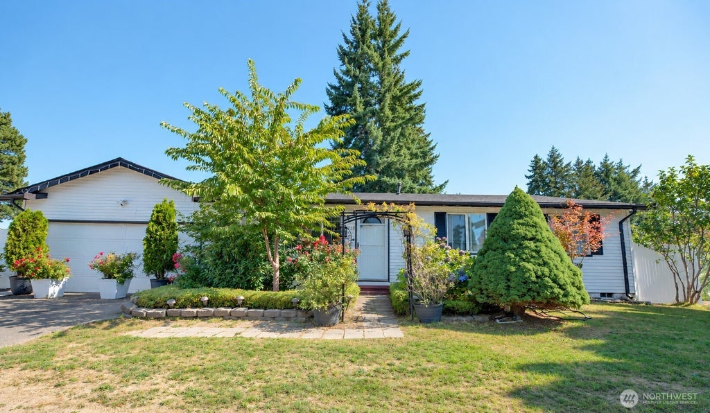 Photo of 25438 116th Avenue SE, Kent, WA 98030 (MLS # 2587366)