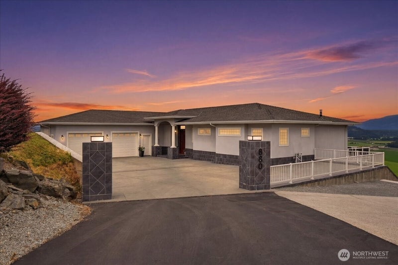 880 Bella Vista Lane