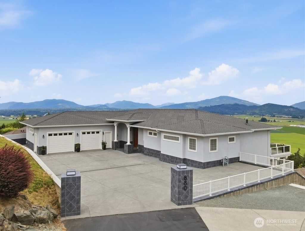 Photo of 880 Bella Vista Lane, Burlington, WA 98233 (MLS # 2544936)