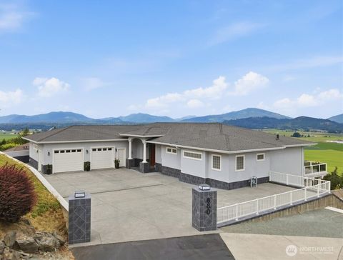 Photo of 880 Bella Vista Lane, Burlington, WA 98233 (MLS # 2544936)