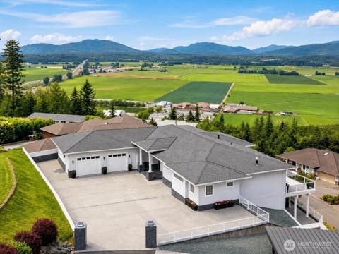 Photo of 880 Bella Vista Lane, Burlington, WA 98233 (MLS # 2544936)
