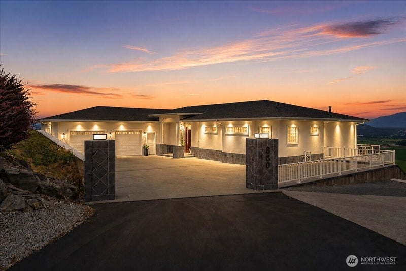 880 Bella Vista Lane