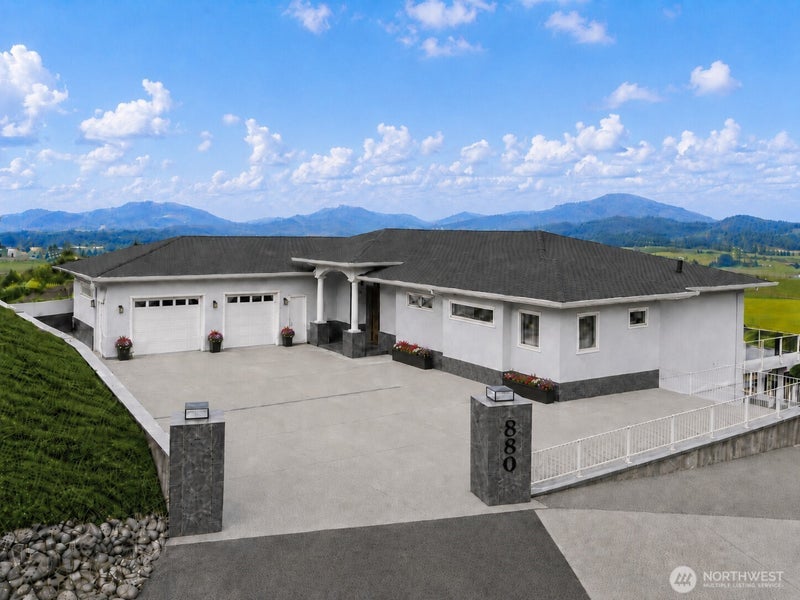 880 Bella Vista Lane