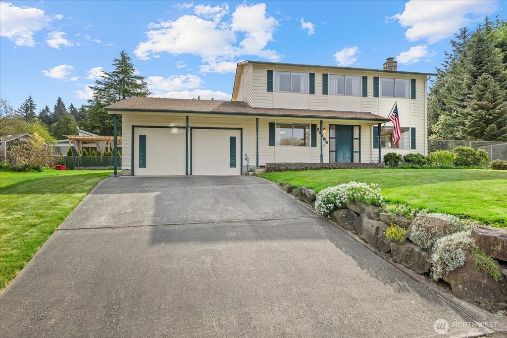 Photo of 11235 NE 146th Street, Kirkland, WA 98034 (MLS # 2511134)