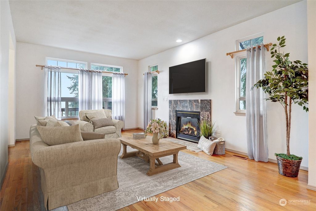 Photo of 2324 Ravenna Street, Everett, WA 98203 (MLS # 2185611)