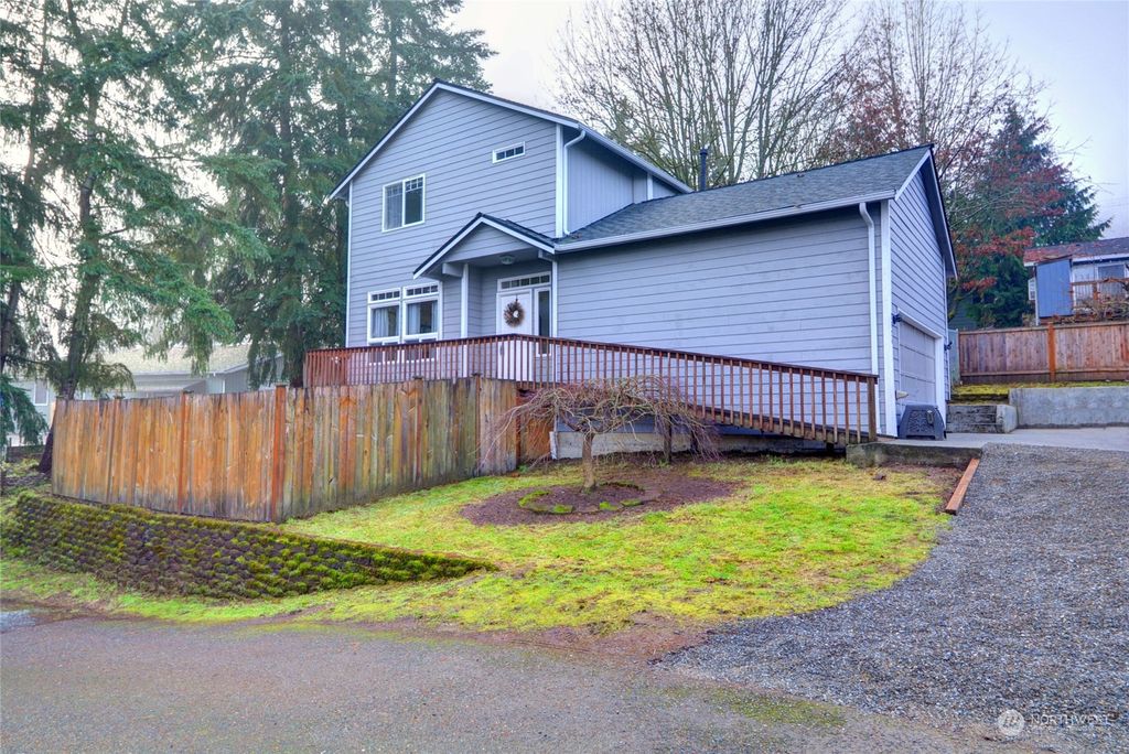 Photo of 2324 Ravenna Street, Everett, WA 98203 (MLS # 2185611)