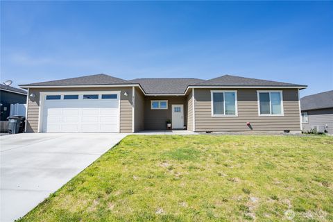 Photo of 1404 W Century Street, Moses Lake, WA 98837 (MLS # 2407261)