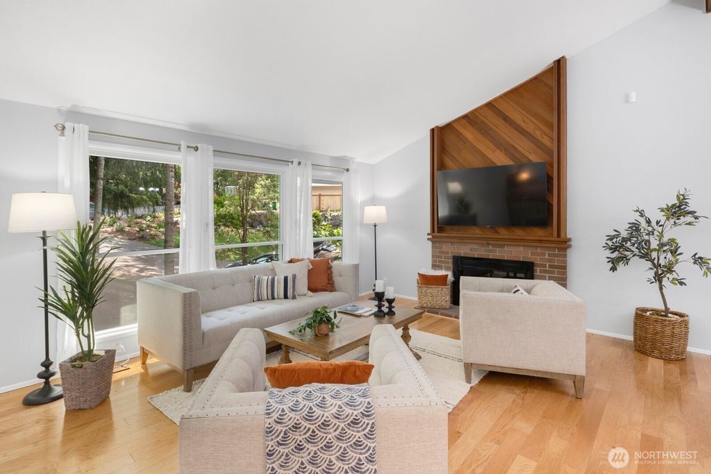 Photo of 11828 NE 103rd Place, Kirkland, WA 98033 (MLS # 2477560)