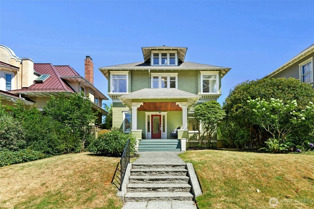 Photo of 712 17th Avenue E, Seattle, WA 98112 (MLS # 2412586)