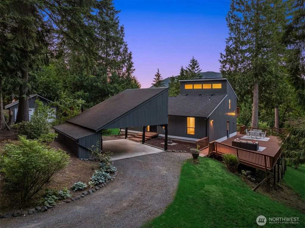 Photo of 15400 230th Avenue SE, Issaquah, WA 98027 (MLS # 2408175)