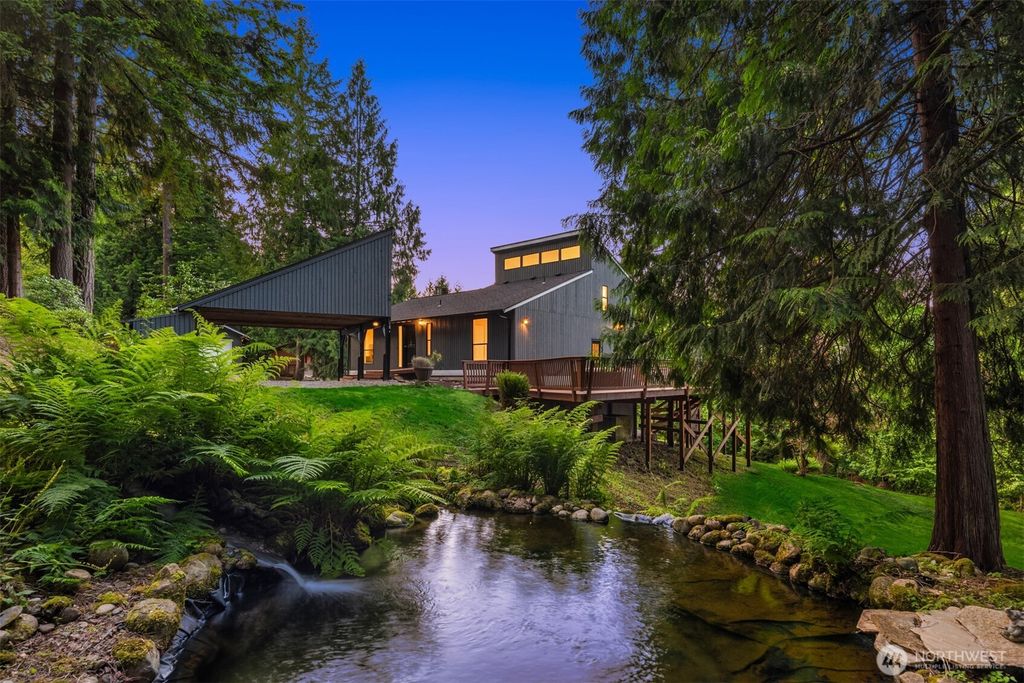 Photo of 15400 230th Avenue SE, Issaquah, WA 98027 (MLS # 2408175)