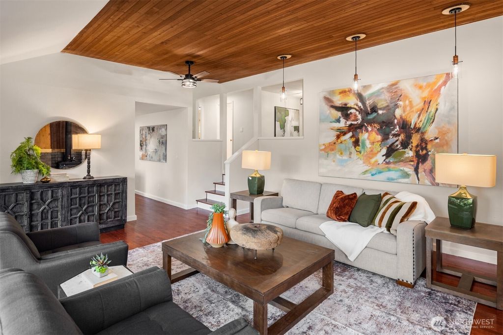 Photo of 15400 230th Avenue SE, Issaquah, WA 98027 (MLS # 2408175)