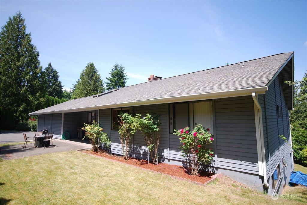Photo of 15613 SE 43rd Street, Bellevue, WA 98006 (MLS # 2127743)