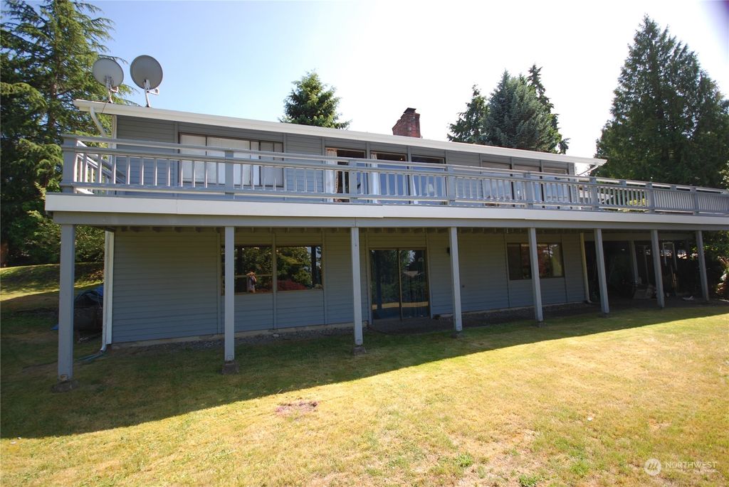 Photo of 15613 SE 43rd Street, Bellevue, WA 98006 (MLS # 2127743)