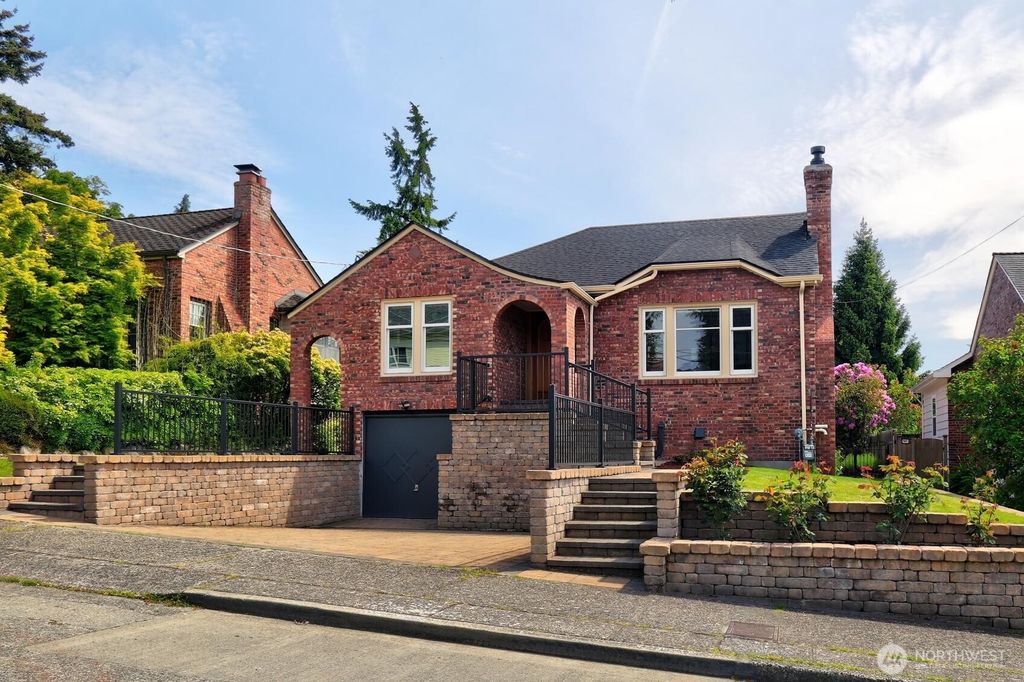 Photo of 511 NE 91st Street, Seattle, WA 98115 (MLS # 2378896)