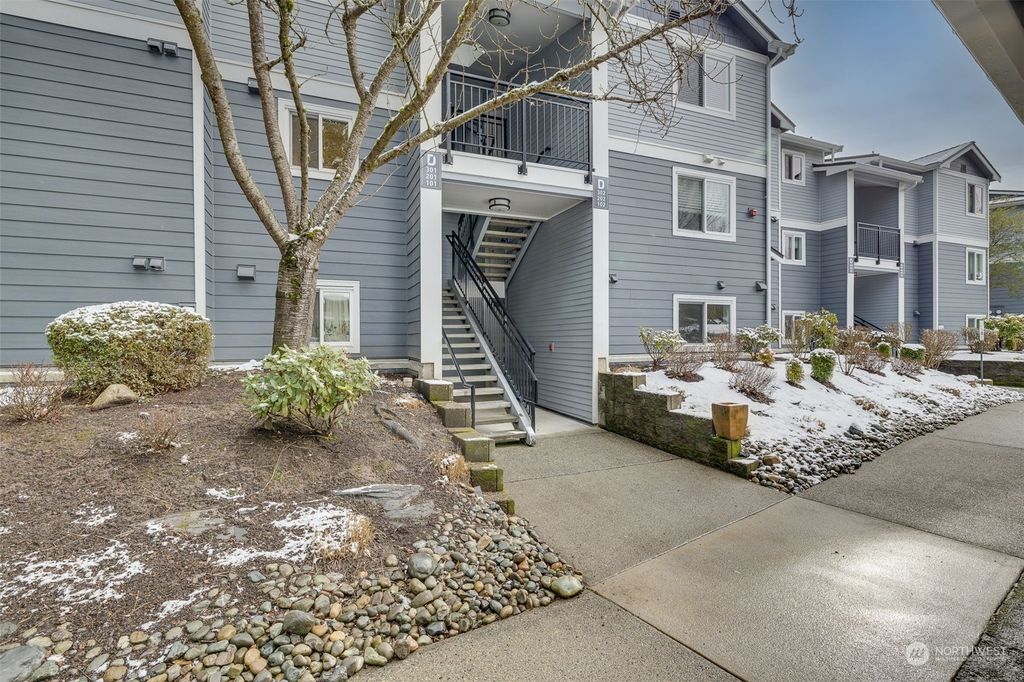 Photo of 250 NW Dogwood Street #D-201, Issaquah, WA 98027 (MLS # 2325749)