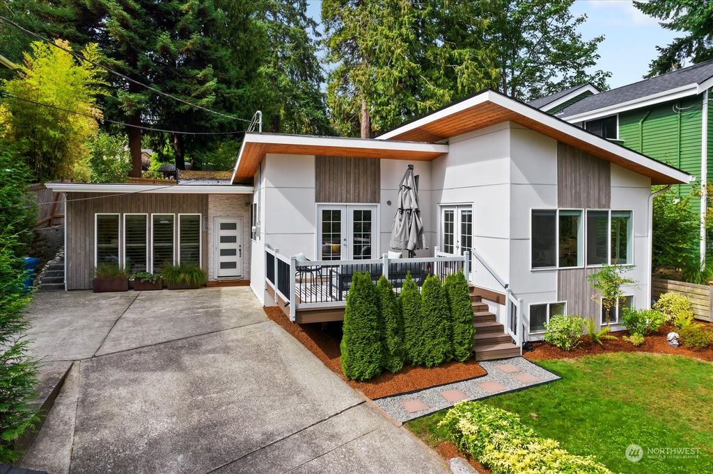 Photo of 9719 19th Avenue NE, Seattle, WA 98115 (MLS # 2161045)