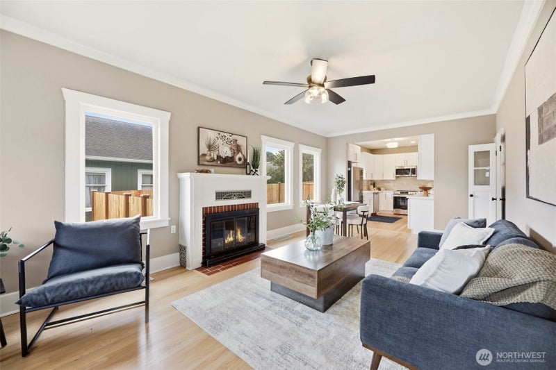 2018 Oakes Avenue