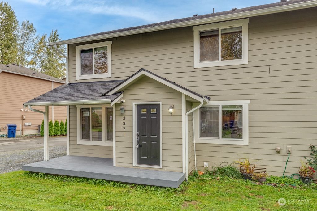 Photo of 1327 149th Place SW, Lynnwood, WA 98087 (MLS # 2176926)