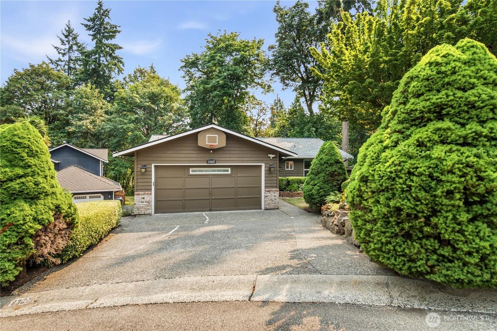 Photo of 14327 NE 84th Court, Redmond, WA 98052 (MLS # 2567467)