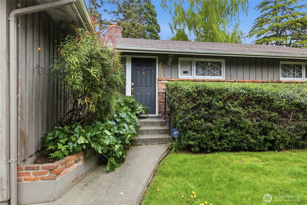 Photo of 258 SW 176th Place, Normandy Park, WA 98166 (MLS # 2511539)