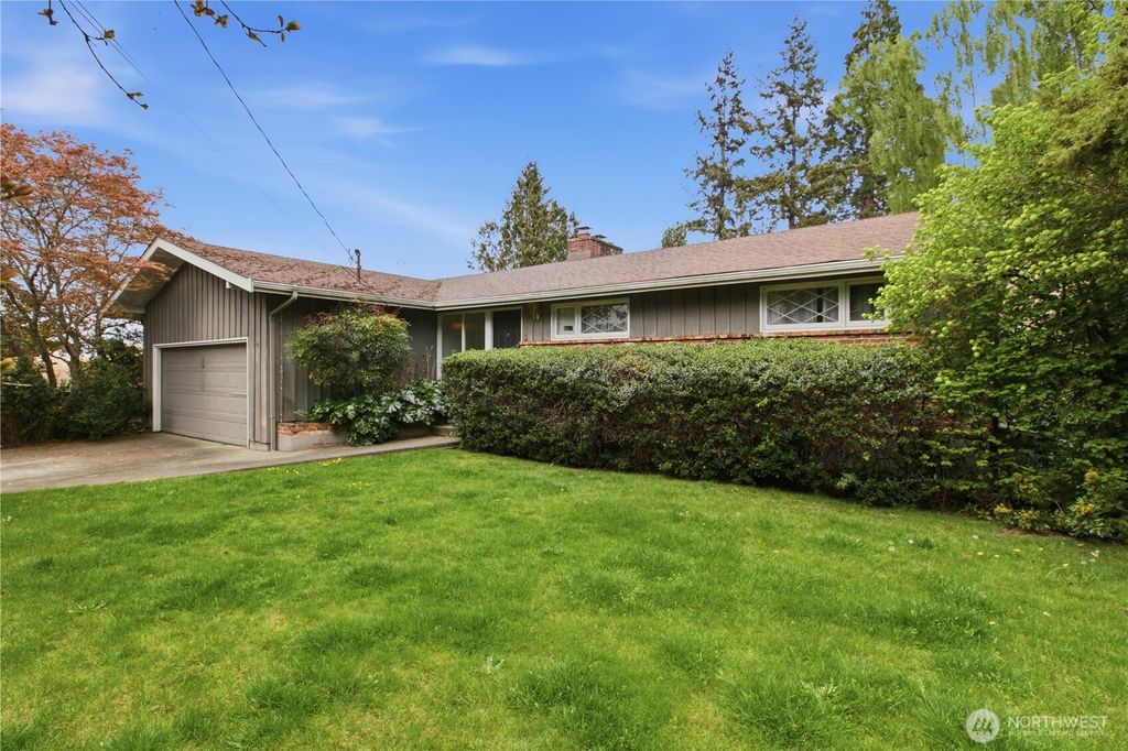 Photo of 258 SW 176th Place, Normandy Park, WA 98166 (MLS # 2511539)