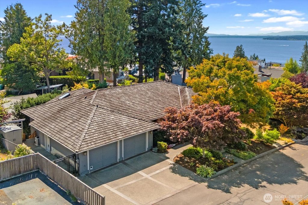 Photo of 2123 NW 204th Street, Shoreline, WA 98177 (MLS # 2422930)