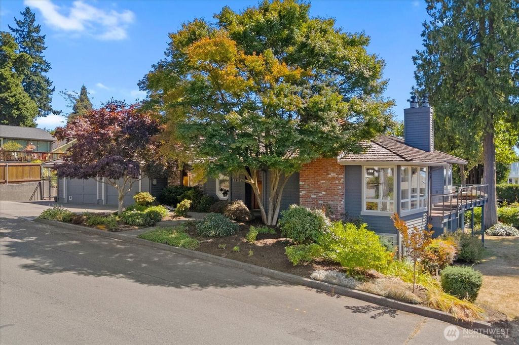 Photo of 2123 NW 204th Street, Shoreline, WA 98177 (MLS # 2422930)
