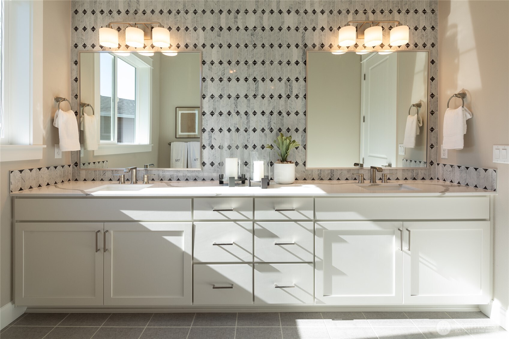 2642 Balsamroot Drive SE