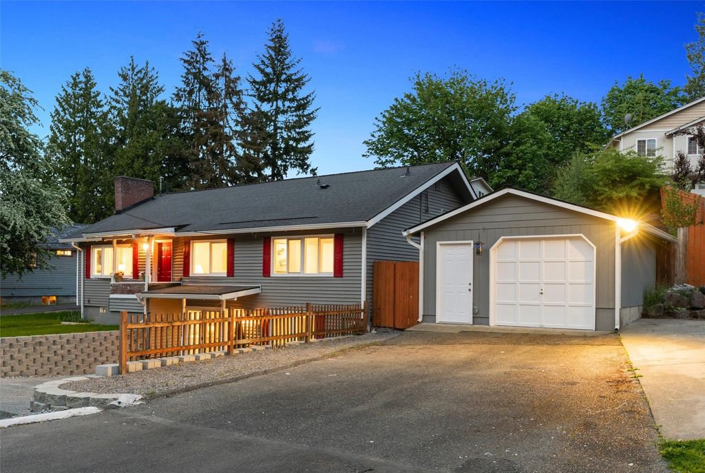 Photo of 4417 Grand Avenue, Everett, WA 98203 (MLS # 2373606)