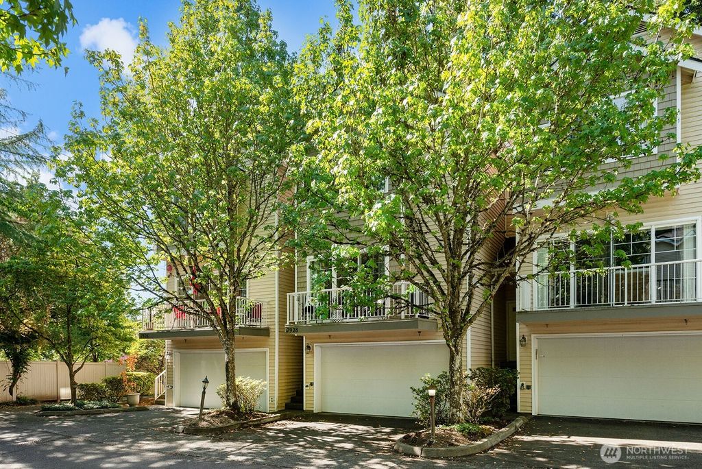 Photo of 17928 NE 90th Street, Redmond, WA 98052 (MLS # 2436228)