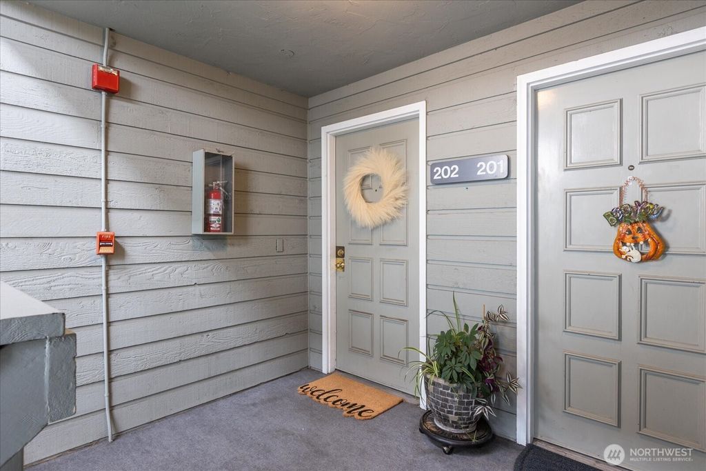 Photo of 22211 6th Avenue S #202, Des Moines, WA 98198 (MLS # 2344340)