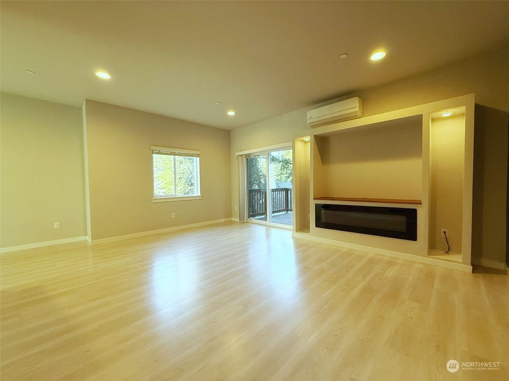 Photo of 16201 Meadow Road #H1, Lynnwood, WA 98087 (MLS # 2324906)