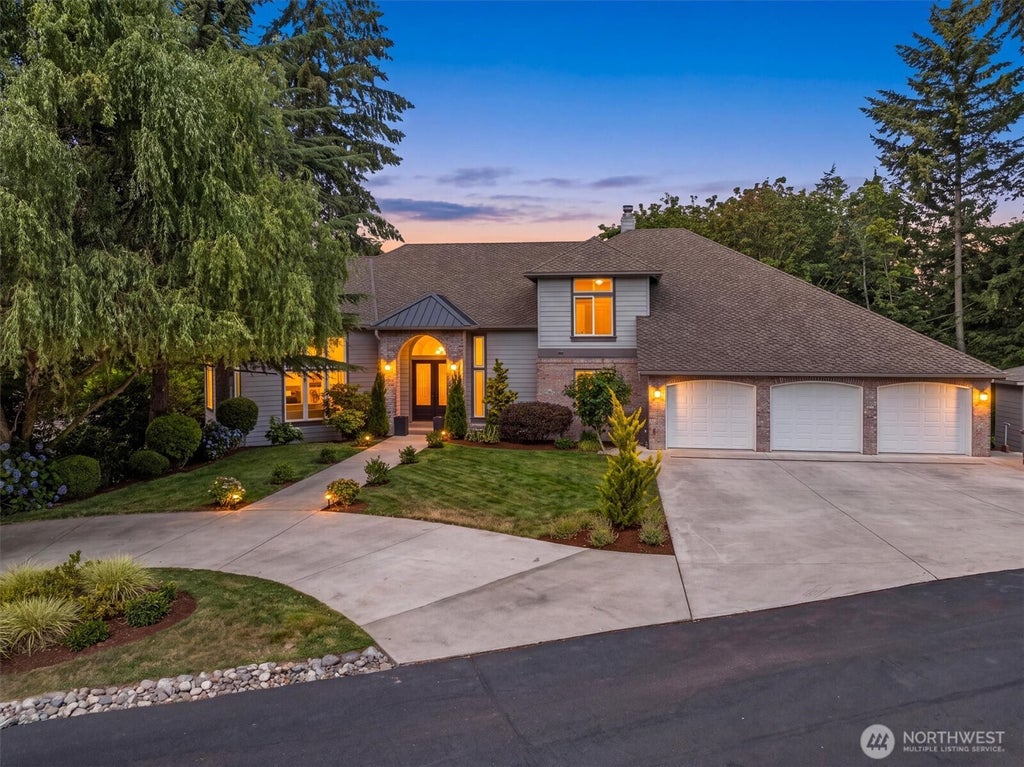 Photo of 17410 102nd Avenue NE, Bothell, WA 98011 (MLS # 2593512)
