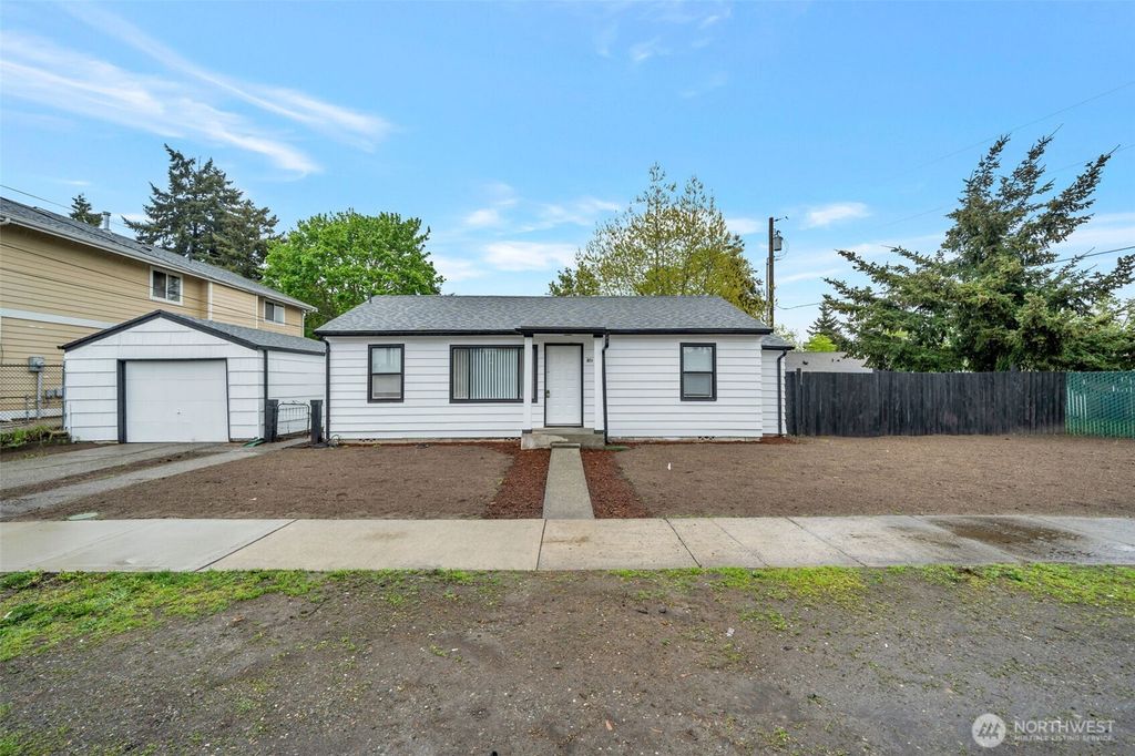 Photo of 904 B Street SE, Auburn, WA 98002 (MLS # 2512558)