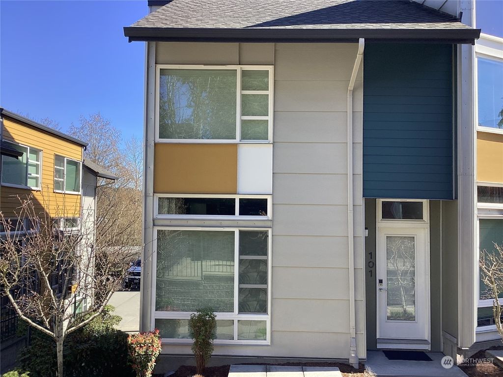 Photo of 15200 NE 81st Way #101, Redmond, WA 98052 (MLS # 2212920)