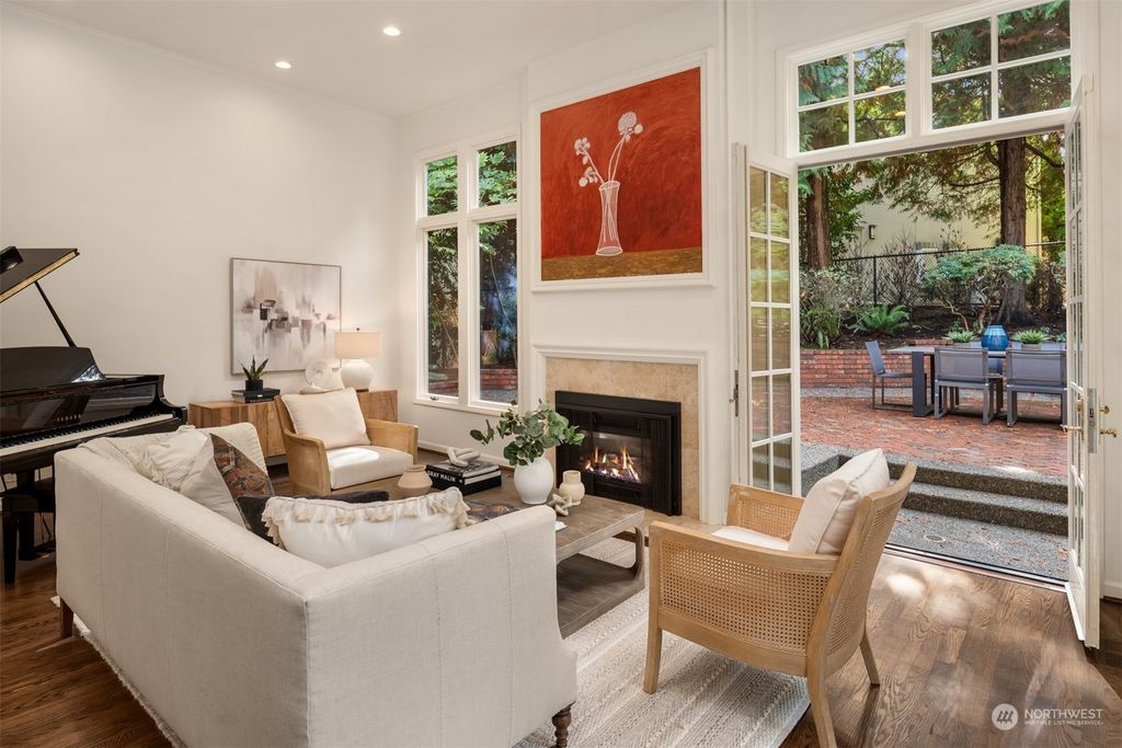 Photo of 3324 78th Place NE, Medina, WA 98039 (MLS # 2175878)