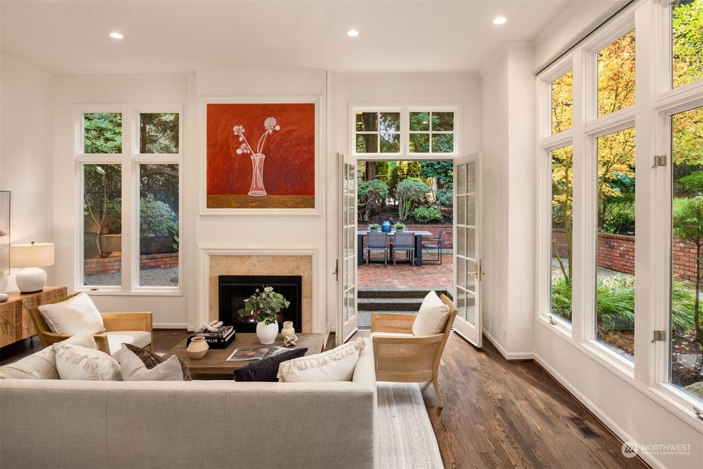 Photo of 3324 78th Place NE, Medina, WA 98039 (MLS # 2175878)