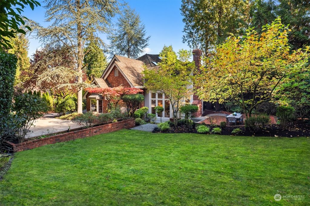 Photo of 3324 78th Place NE, Medina, WA 98039 (MLS # 2175878)