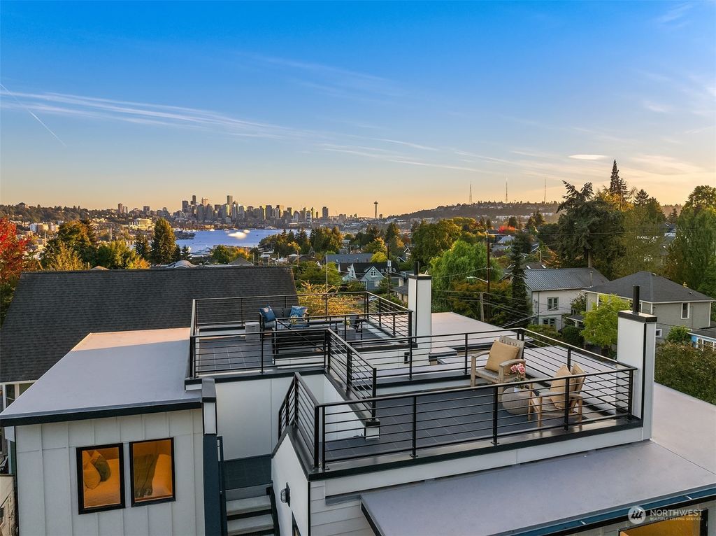 Photo of 3934 Corliss Avenue N #B, Seattle, WA 98103 (MLS # 2297583)