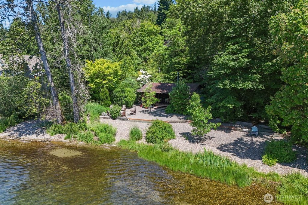 Photo of 2629 E Lake Sammamish Parkway NE, Sammamish, WA 98074 (MLS # 2392803)