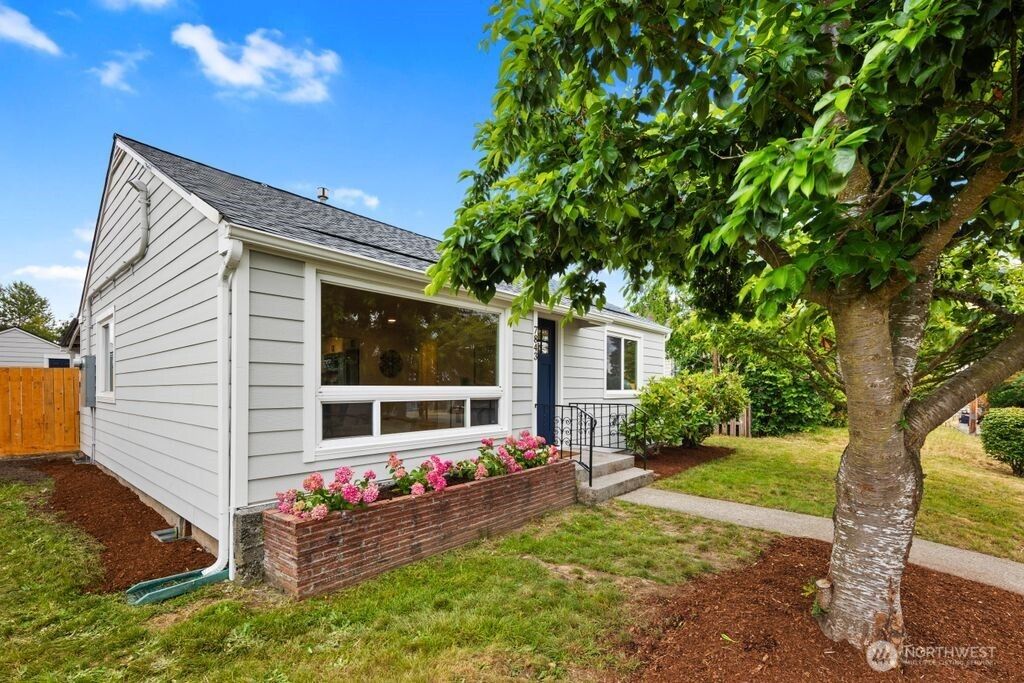 Photo of 7843 Yakima Avenue, Tacoma, WA 98408 (MLS # 2540183)
