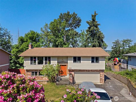 Photo of 2521 Talbot Crest Drive S, Renton, WA 98055 (MLS # 2532561)