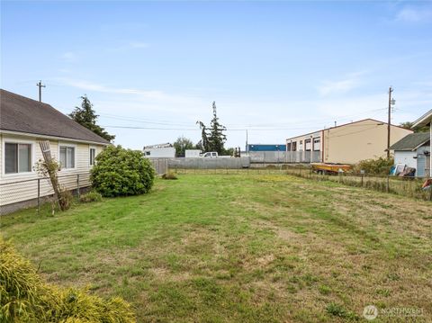 Photo of 2214 Pacific Avenue, Hoquiam, WA 98550 (MLS # 2418741)