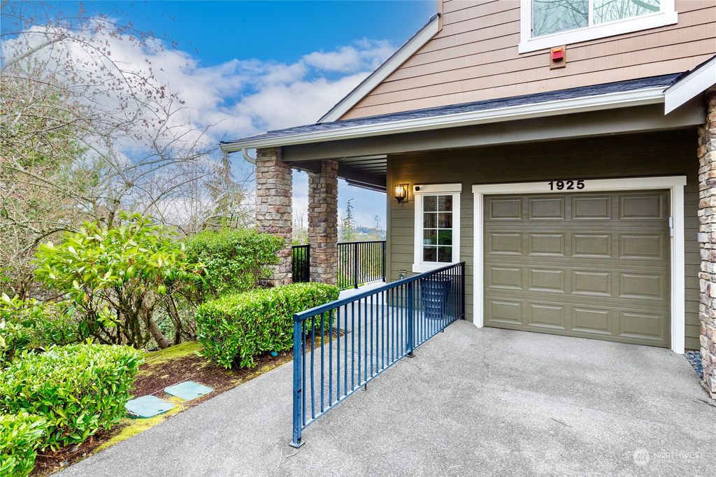 Photo of 1925 16th Lane NE, Issaquah, WA 98029 (MLS # 2044640)