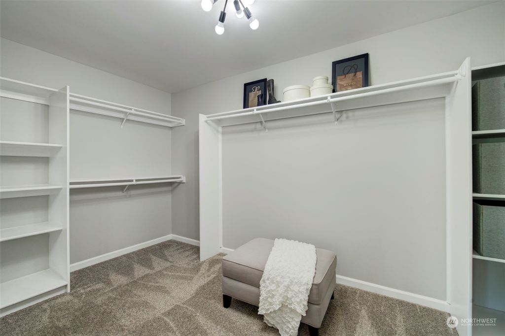 listing image 9369988992841774658