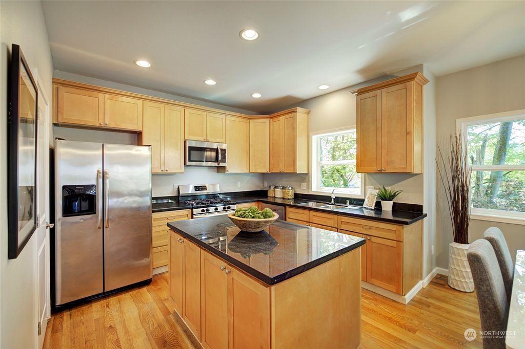 listing image 9362057049925800979