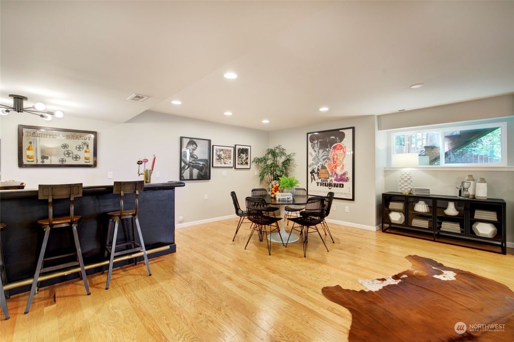 listing image 9364411587628833169