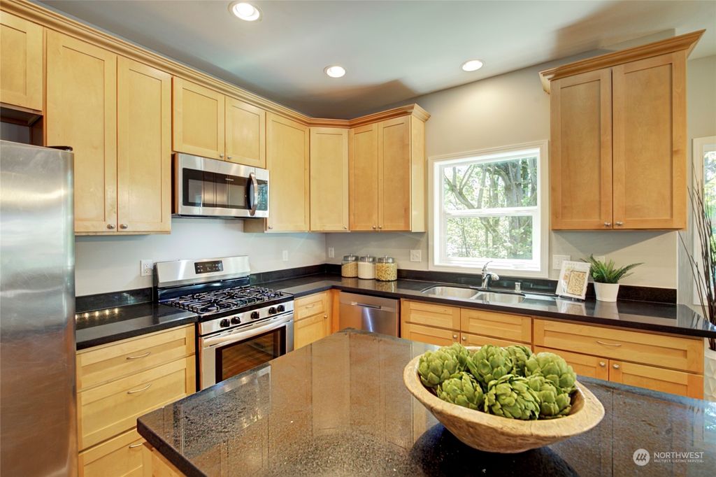listing image 9365830458996010012