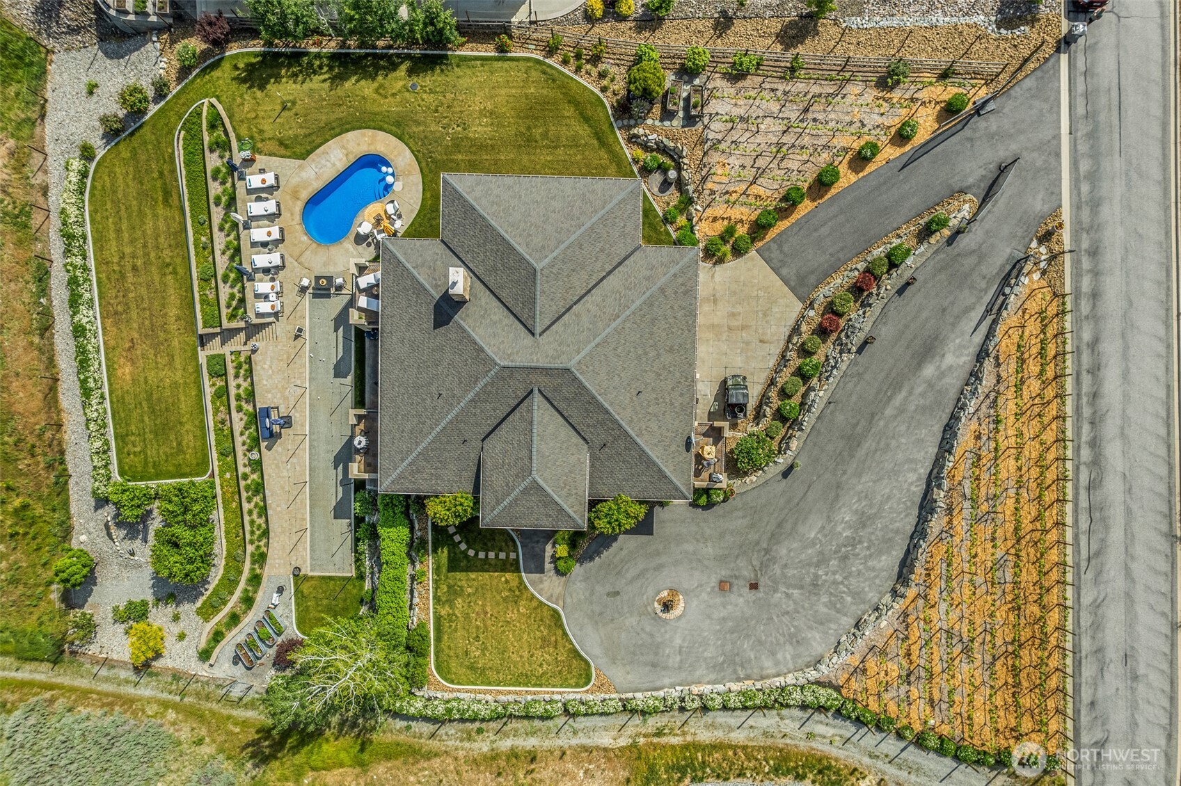 Chelan, Washington, 98816, United States, 3 Bedrooms Bedrooms, ,5 BathroomsBathrooms,Residential,Active,2051943
